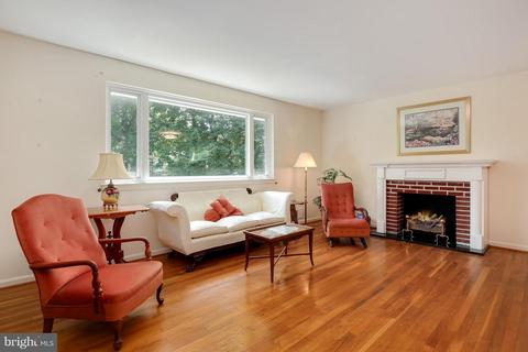 8903 Cromwell Dr, Springfield, VA 22151 photo 4