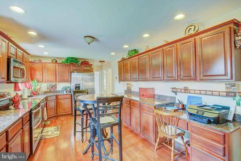 866 Bayview Dr, Edgewater, MD 21037 photo 2