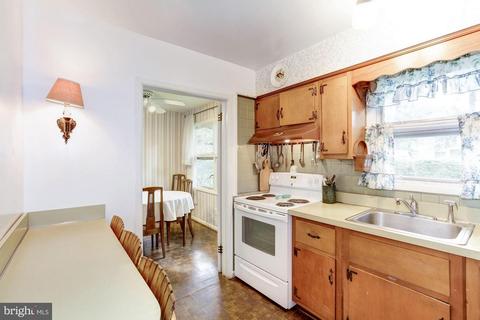 9503 Van Buren St, Lanham, MD 20706 photo 14