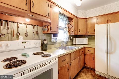 9503 Van Buren St, Lanham, MD 20706 photo 11