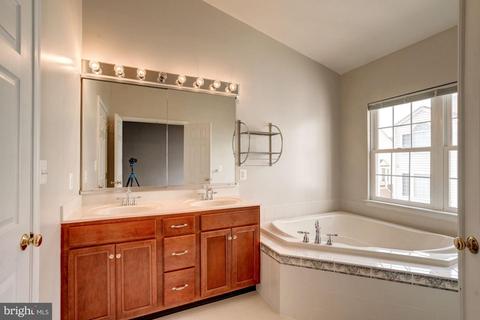 25318 Nesting Sq, Chantilly, VA 20152 photo 14
