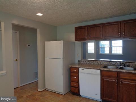140 Fairfield Dr, Frederick, MD 21702 photo 3
