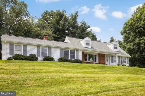 7408 Hilltop Dr, Frederick, MD 21702 photo 1