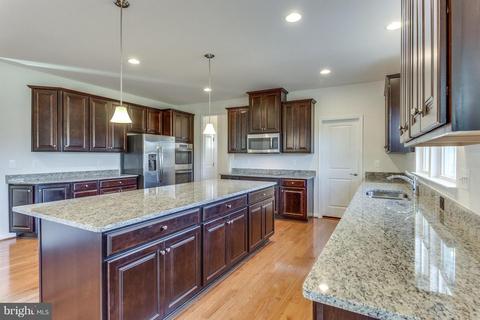 401 Corniche Ct, Westminster, MD 21158 photo 2
