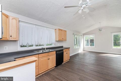 7719 Lee Dr, Pasadena, MD 21122 photo 4