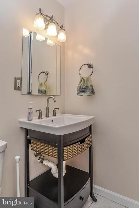 5327 Queensberry Ave, Springfield, VA 22151 photo 13