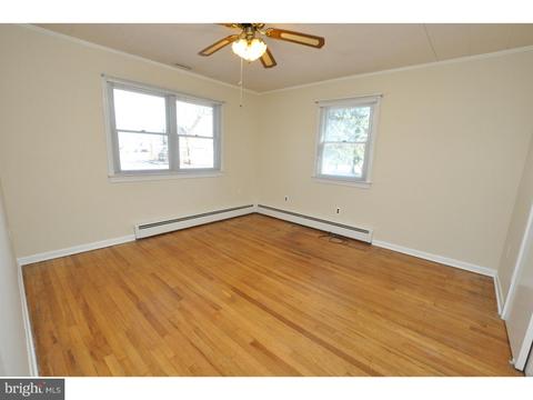 630 E Laurelton Ave, Maple Shade, NJ 08052 photo 8