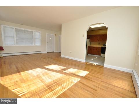 630 E Laurelton Ave, Maple Shade, NJ 08052 photo 4