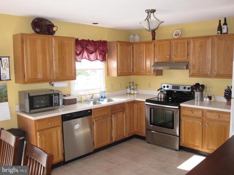 93 Laurie Ln, Lititz, PA 17543 photo 2