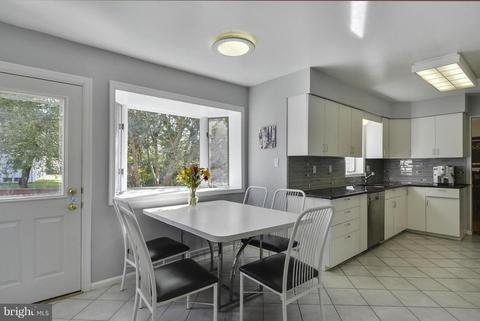 704 Pebblestone Ct, Silver Spring, MD 20905 photo 7