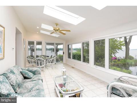 52 Cooper St, Beverly, NJ 08010 photo 4