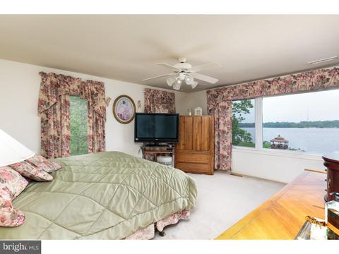 52 Cooper St, Beverly, NJ 08010 photo 7