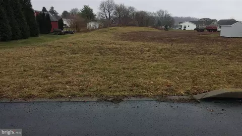 39 Oak Ave, Halifax, PA 17032