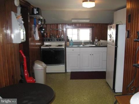 140 N Liberty St, Lititz, PA 17543 photo 3