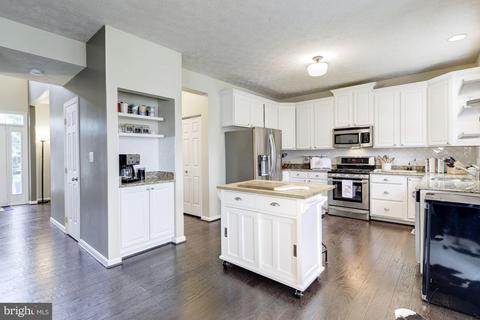 5575 Compton Ln, Eldersburg, MD 21784 photo 2