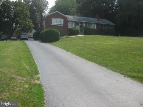 6405 Old Chesterbrook Rd, Mclean, VA 22101 photo 3