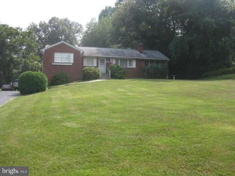 6405 Old Chesterbrook Rd, Mclean, VA 22101 photo 1
