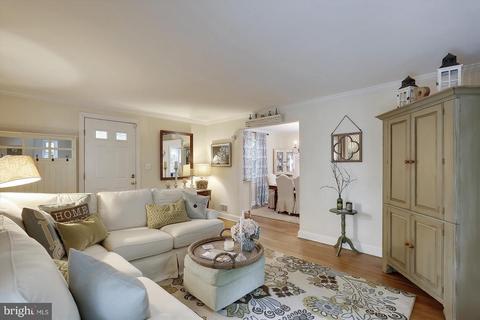 218 Normandy Dr, Silver Spring, MD 20901 photo 6