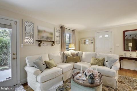 218 Normandy Dr, Silver Spring, MD 20901 photo 4