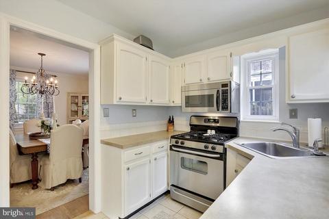 218 Normandy Dr, Silver Spring, MD 20901 photo 11