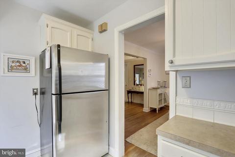 218 Normandy Dr, Silver Spring, MD 20901 photo 10