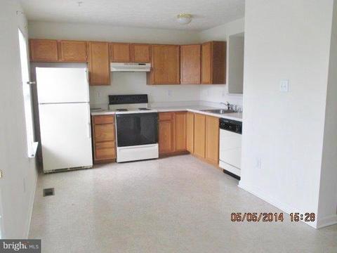 7616 Gladstone Rd, Baltimore, MD 21244 photo 3