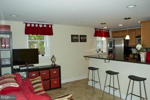 1628 C St SE #B-1, Washington, DC 20003 photo 2