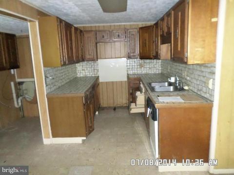 9045 Dumhart Rd, Laurel, MD 20723 photo 4