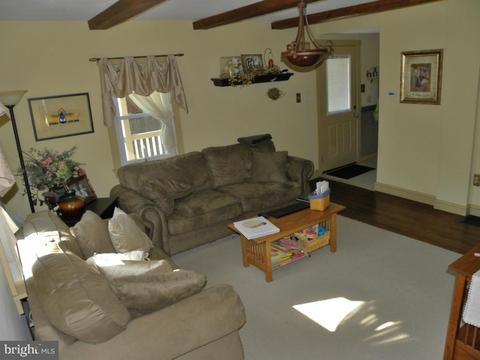 352 N Broad St, Lititz, PA 17543 photo 5