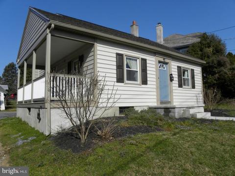 352 N Broad St, Lititz, PA 17543 photo 1