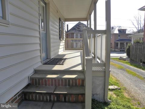352 N Broad St, Lititz, PA 17543 photo 3