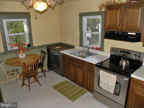 352 N Broad St, Lititz, PA 17543 photo 9