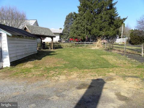 352 N Broad St, Lititz, PA 17543 photo 4