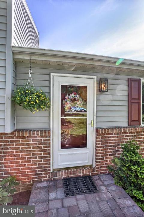 204 Joyce Dr, Lititz, PA 17543 photo 2