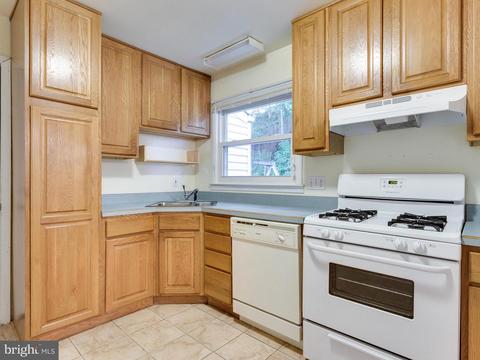 6904 Gillings Rd, Springfield, VA 22152 photo 6