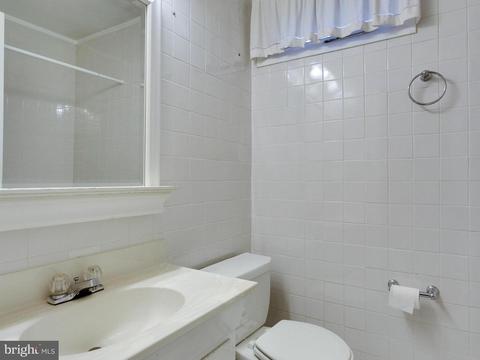 6904 Gillings Rd, Springfield, VA 22152 photo 12