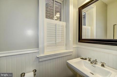 918 7th St NE, Washington, DC 20002 photo 9