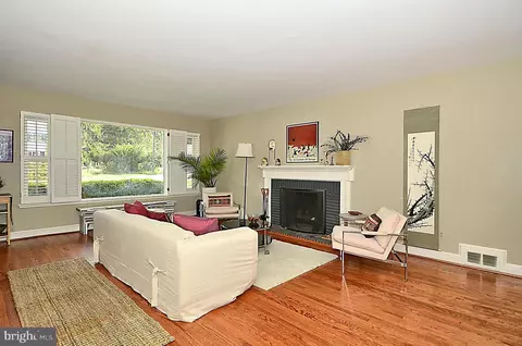 9314 Greyrock Rd, Silver Spring, MD 20910 photo 2
