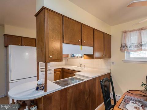 7 Senate Dr, Pasadena, MD 21122 photo 14