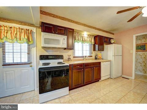 3 Wayne Dr E, Columbus, NJ 08022 photo 9