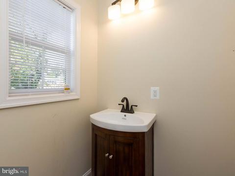 2016 Sulphur Spring Rd, Halethorpe, MD 21227 photo 14