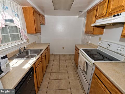 9072 Bonham Cir, Manassas, VA 20110 photo 11