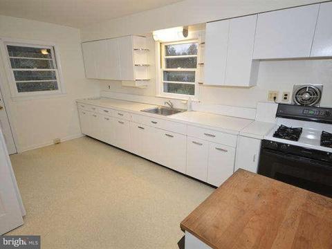 8911 Glenville Rd, Silver Spring, MD 20901 photo 9