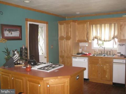 32 Shelburne Dr, Ewing, NJ 08638 photo 4
