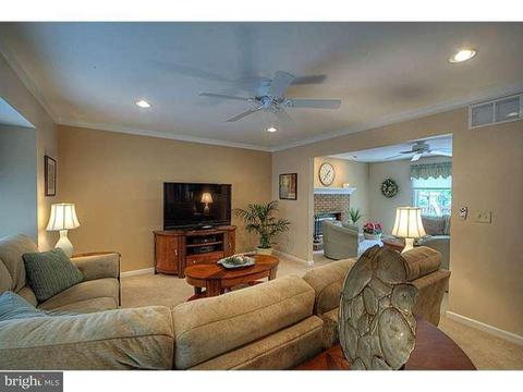 88 Brophy Ct, Ewing, NJ 08638 photo 3