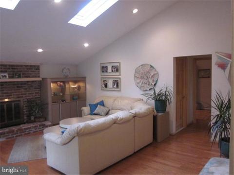 145 Squirrel Tree Ln, Mount Laurel, NJ 08054 photo 5