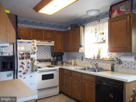 118 Chukar Ct, Lititz, PA 17543 photo 2