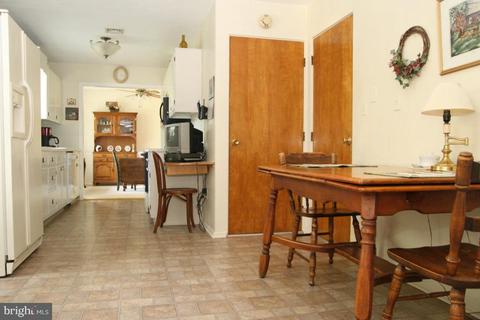 200 Oxford Dr, Lititz, PA 17543 photo 6