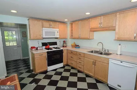 1404 Union Ave, Baltimore, MD 21211 photo 13
