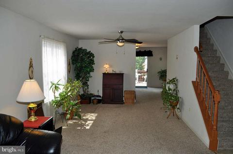 9364 Kings Post Ct, Laurel, MD 20723 photo 4